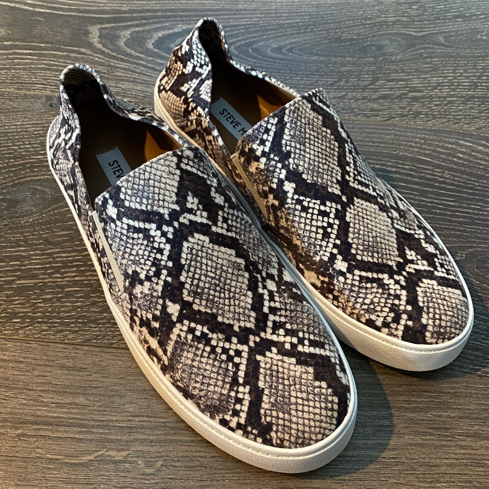 Steve Madden Snakeskin print slip on sneakers 9.5